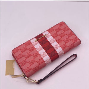 Michael Kors Large
Continental Wallet
Wristlet Dark Sangria